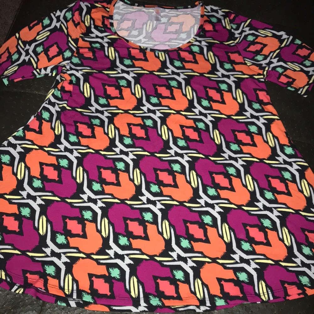 LuLaRoe Perfect Tee, Medium